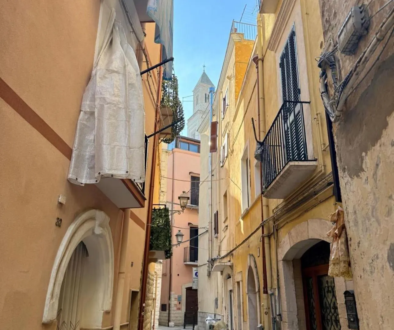 A Un Passo Dalla Cattedrale Bari 0*,
